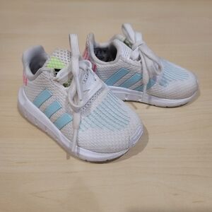 Sz 5K White Aqua Pink Adidas Swift Run 1.0 Kids Sneakers